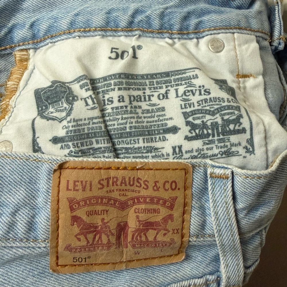LEVI’s 501 Distressed Button Fly Rigid Denim Light Wash Summer Jean Shorts - Picture 5 of 6